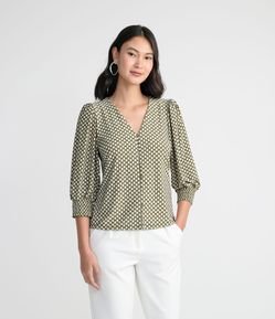 Camisa em Jersey com Manga 3/4 Bufante e Botões Frontais