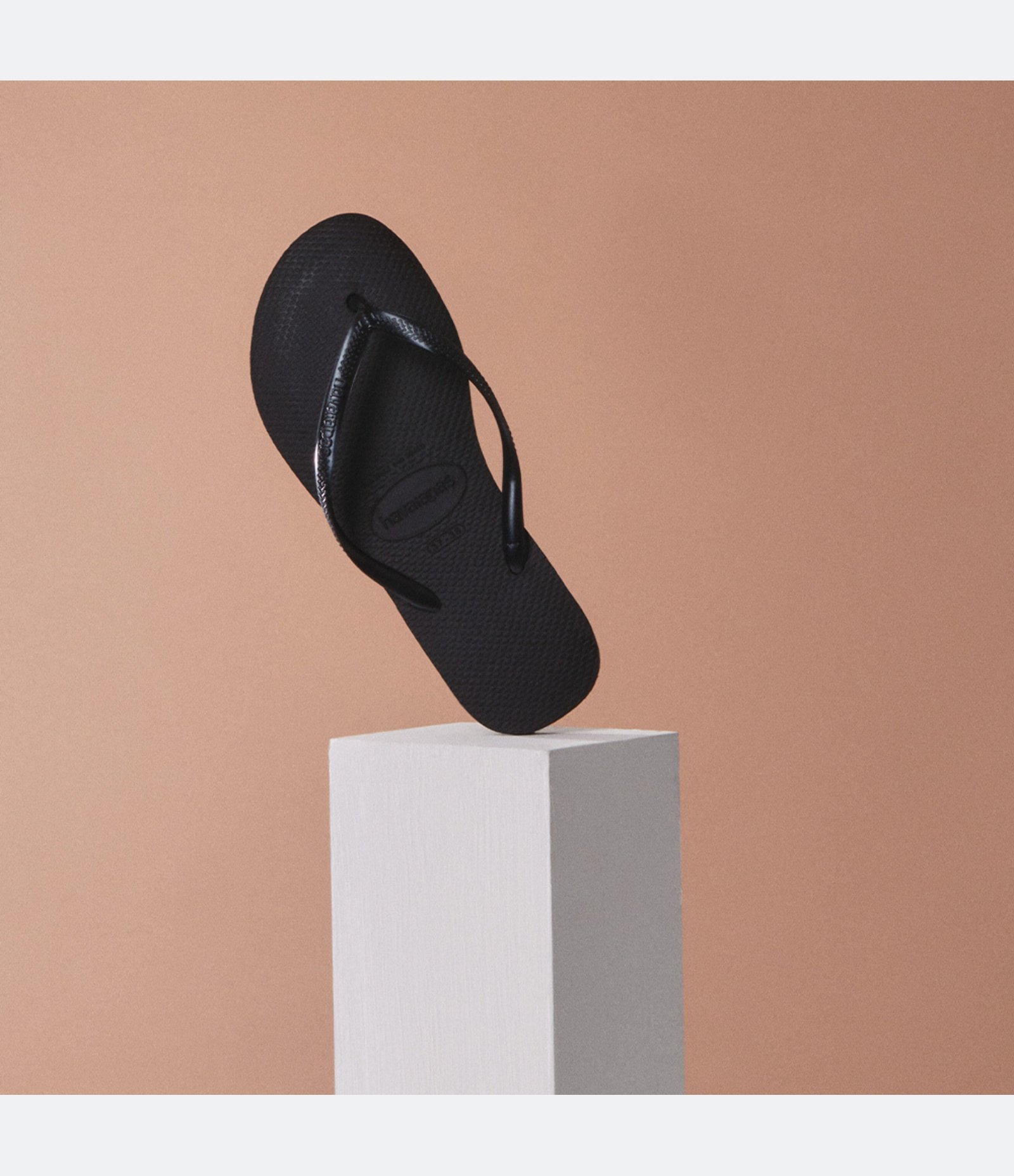 Chinelo Slim com Tira Metalizada Havaianas Preto 7