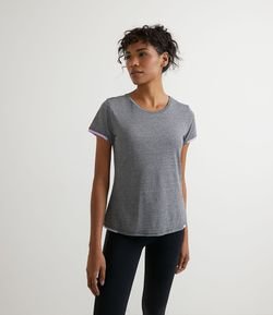 Camiseta Esportiva em Poliamida com Detalhes na Manga e na Barra