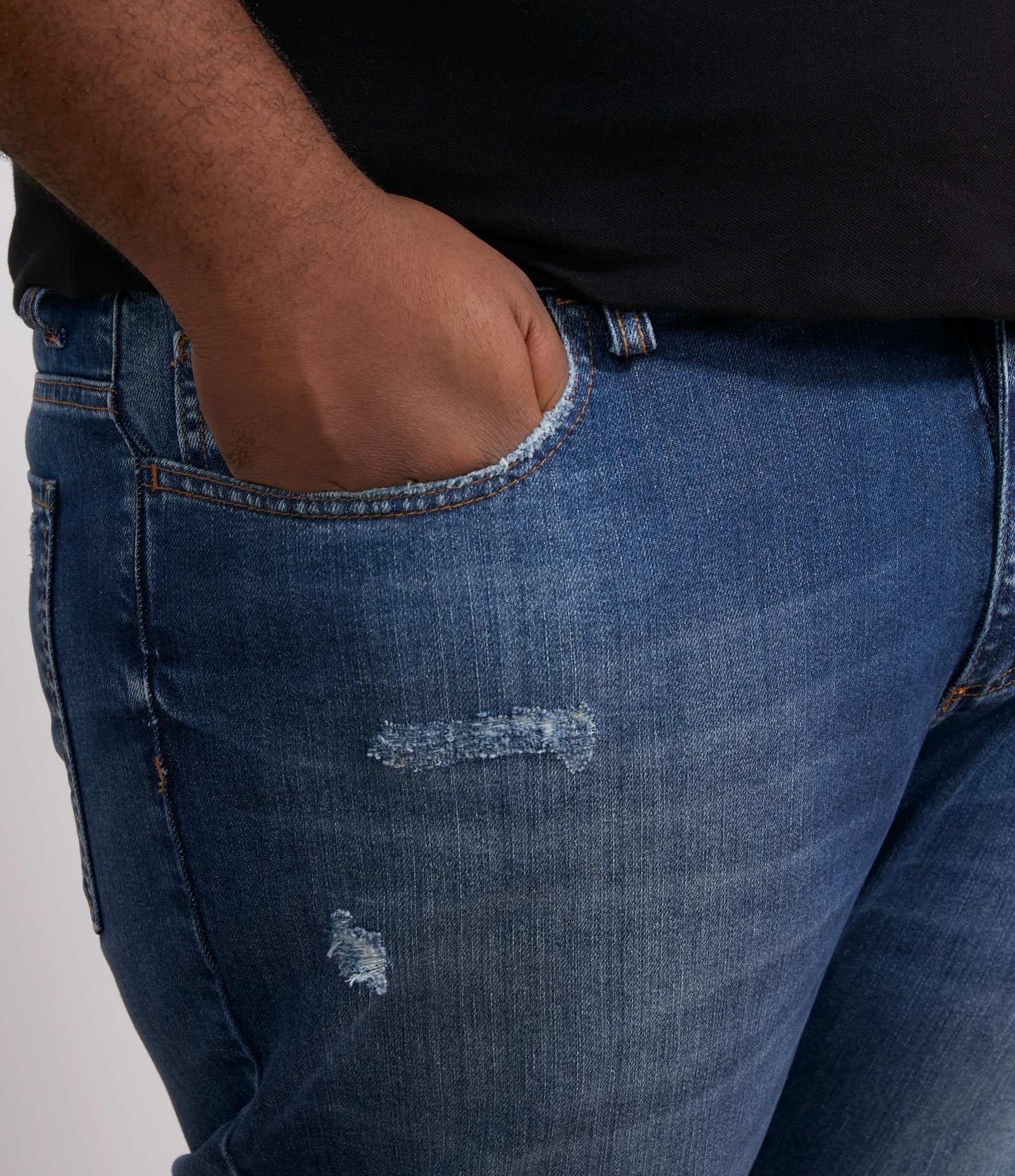 Calca Jeans Slim com Puídos - Plus Size Azul 4