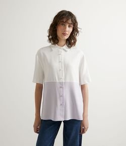 Camisa em Viscose com Recorte Bicolor e Manga Curta