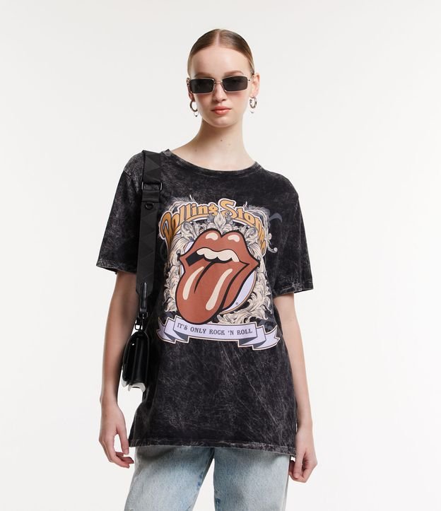 Camiseta Alongada em Algodão Marmorizado com Estampa Rolling Stones Preto 1