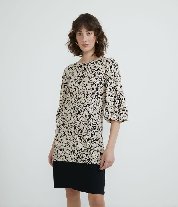 Vestido Manga 3/4 em Viscolycra com Estampa Geométrica e Barra Contrastante