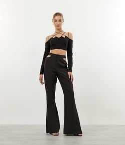 Calça Pantalona em Crepe com Detalhe Vazado na Cintura