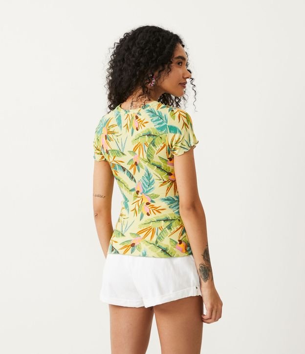Blusa en Ribana con Volantes y Estampado de Follajes Verde 3