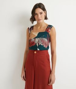 Blusa Regata com Alças Largas e Estampa de Folhagem