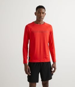 Camiseta Esportiva com Manga Raglan Estampa Lettering