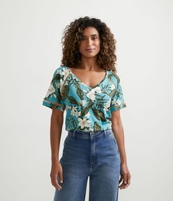 Blusa em Viscose e Estampa Floral com Decote V e Entremeio