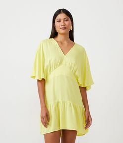 Vestido Curto em Viscose com Manga Ampla e Babado na Barra