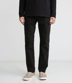 Calça em Sarja com Bolsos Diversos