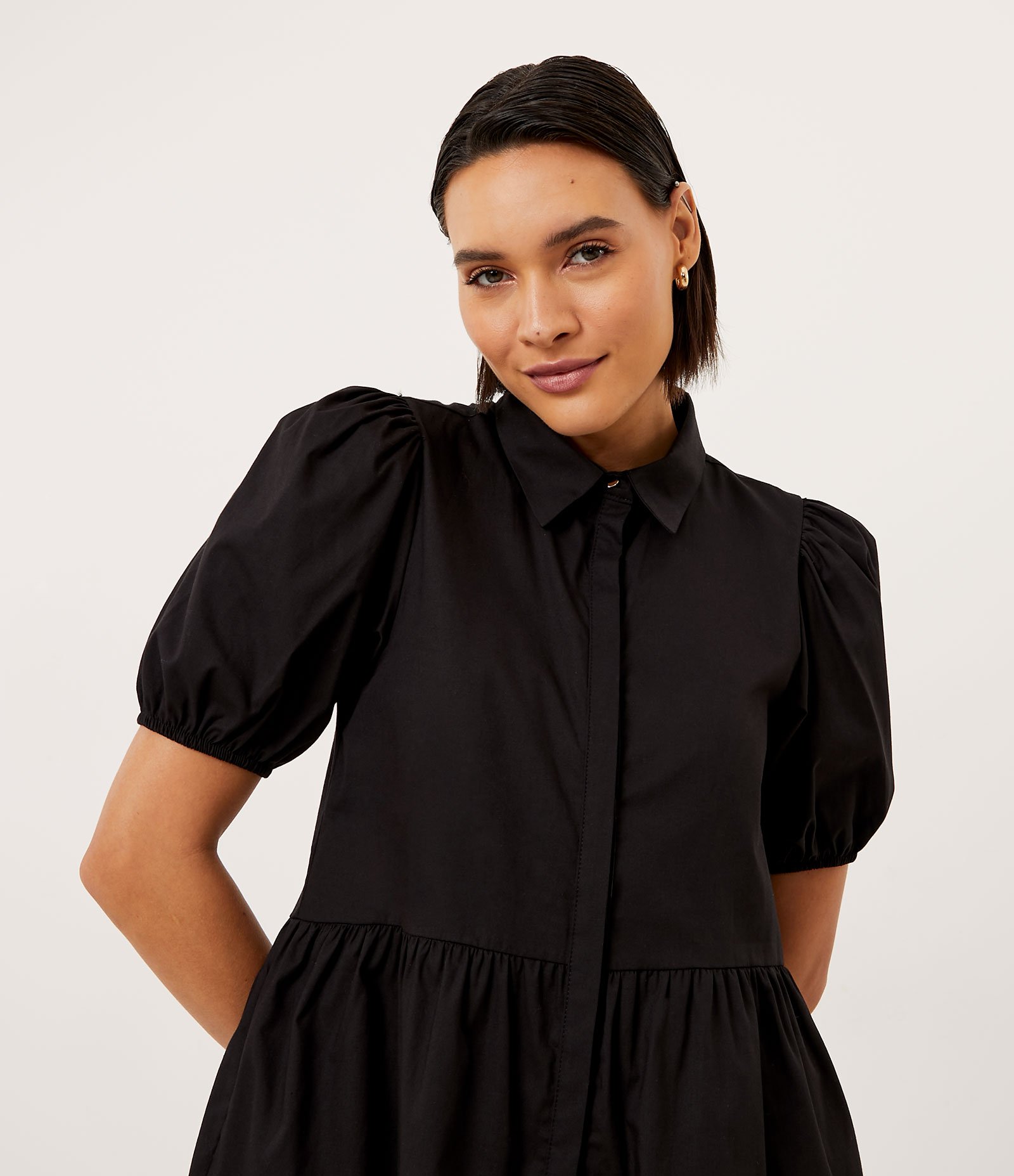 Vestido Curto em Tricoline com Babados na Saia Preto 4