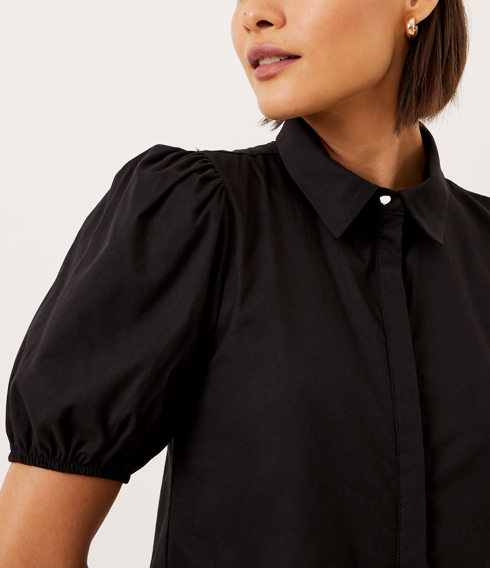 Vestido Curto em Tricoline com Babados na Saia Preto 5