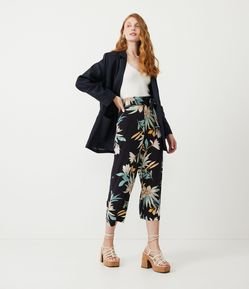 Calça Pantaocurt em Viscose com Estampa Floral e Cinto Faixa