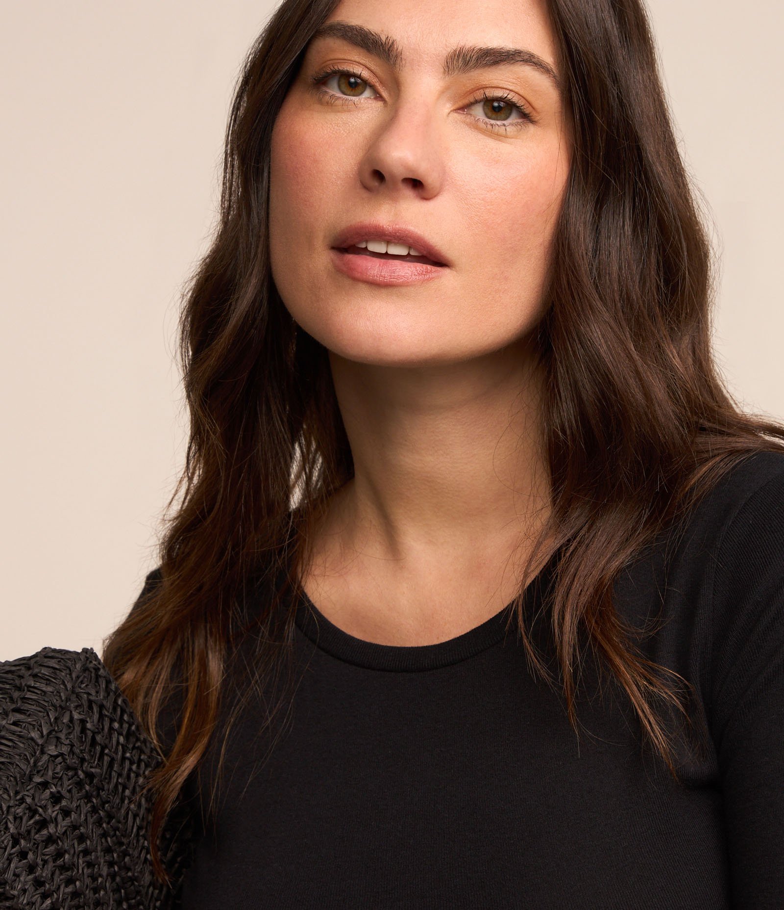 Blusa Básica em Algodão com Gola Redonda Preto 4