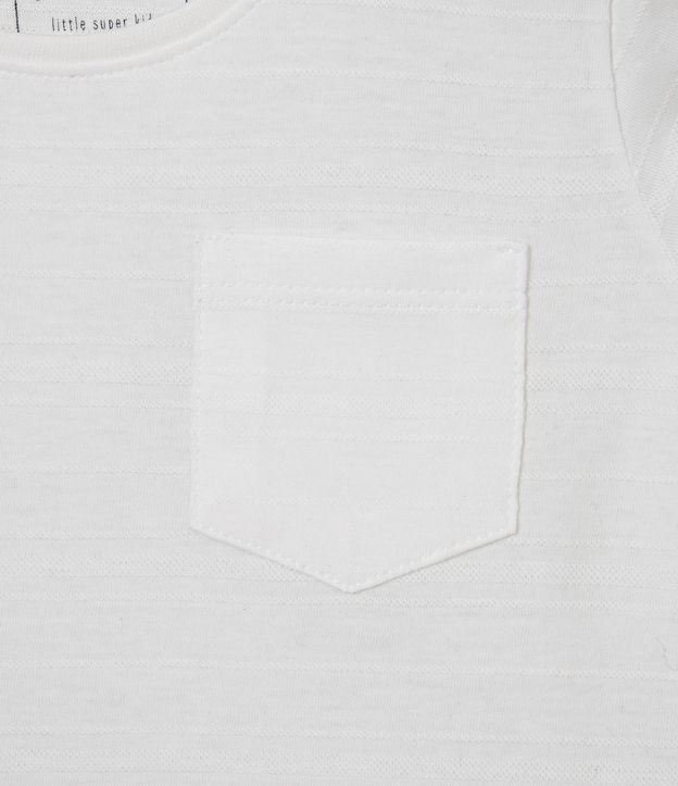Camiseta Infantil Maquinetada com Bolsinho - Tam 1 a 5 anos Branco Neve 3