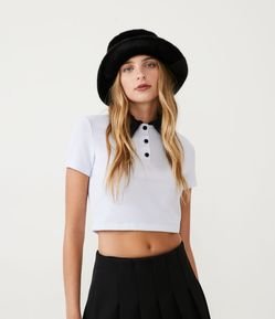 Blusa Cropped  em Piquet com Gola Polo Contrastante