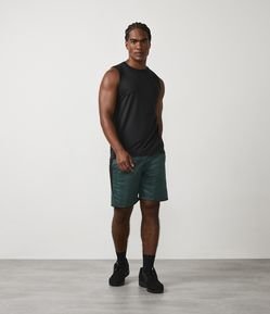 Bermuda Esportiva com Cós Elástico e Detalhes Laterais