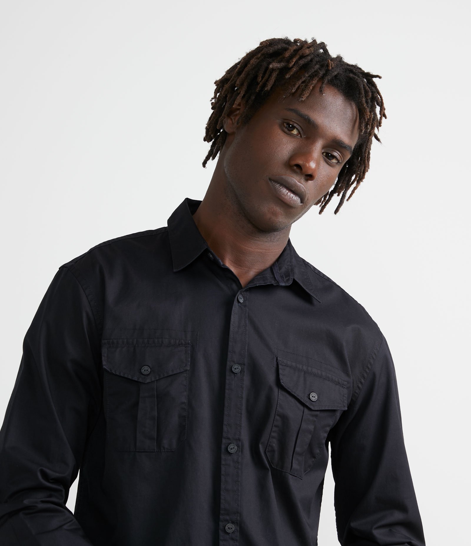 Camisa Comfort em Algodão com Bolsos Frontais Preto 3