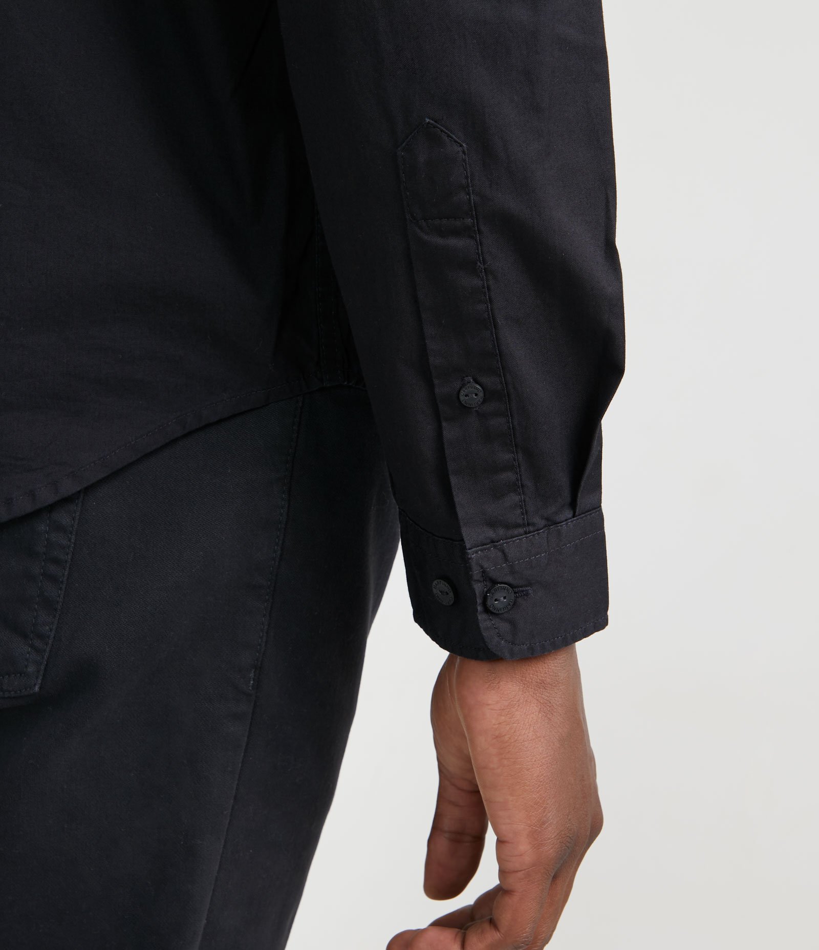 Camisa Comfort em Algodão com Bolsos Frontais Preto 4