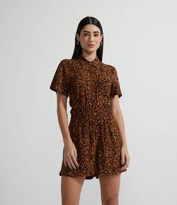 Macaquinho Curto em Viscose com Estampa Animal Print Oncinha