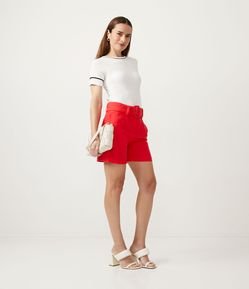 Short em Viscolinho com Cinto Fivela e Pregas