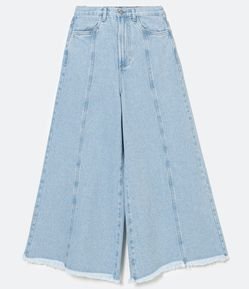 Calça Pantacourt em Jeans com Recorte Frontal e Barra Desfiada