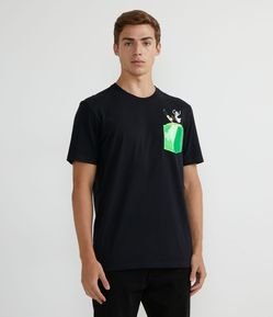 Camiseta com Estampa Frontal Rick and Morty com Bolso Reflexivo