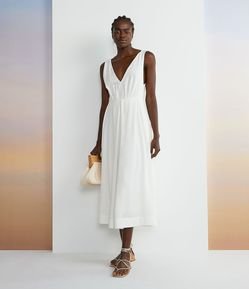 Vestido Midi em Viscose com Pregas e Bolsos