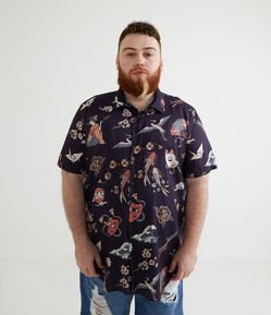 Camisa Manga Curta em Viscose com Estampa de Tatuagens Orientais - Plus Size