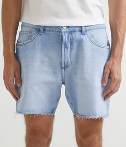 Bermuda Slim em Jeans com Barra a Fio