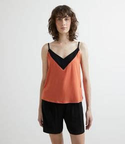 Blusa com Decote V e Detalhe Constraste