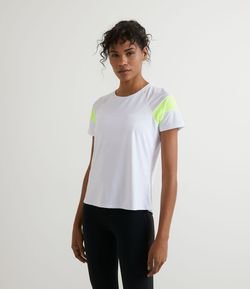 Camiseta Esportiva em Poliamida com Recorte Contrastante e em Tela