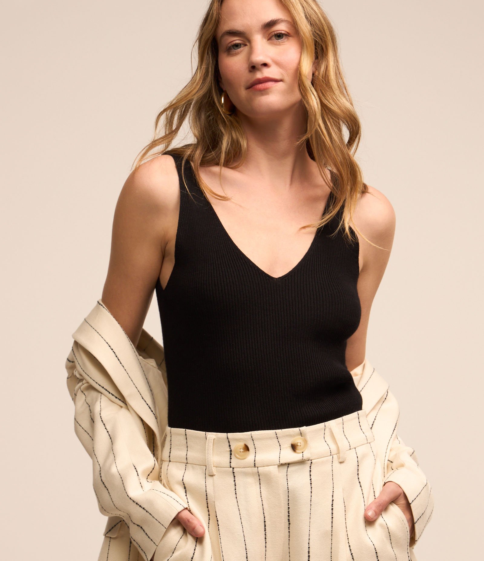 Blusa Regata em Tricô Canelado com Decote V Branco Neve - Lojas Renner