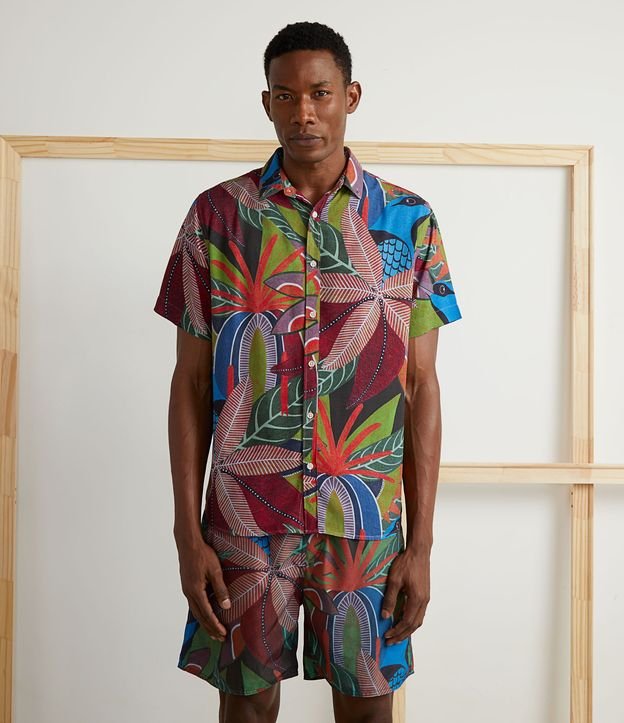 Camisa Manga Curta em Viscose com Estampa de Folhas