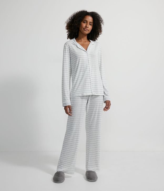Pijama Largo Estampado de Rayas Gris Claro 1