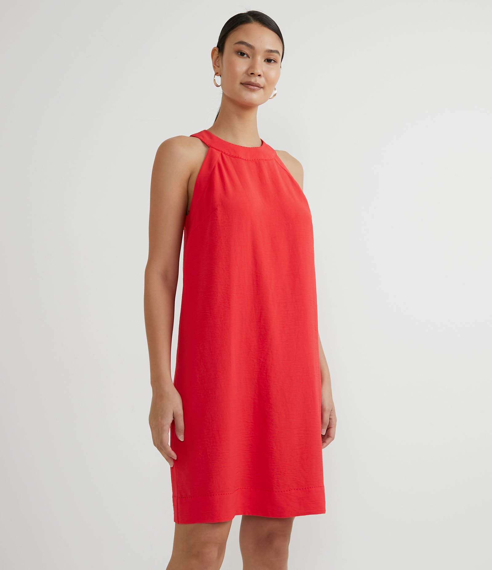 Vestido Curto com Gola Halter e Pesponto no Decote 1