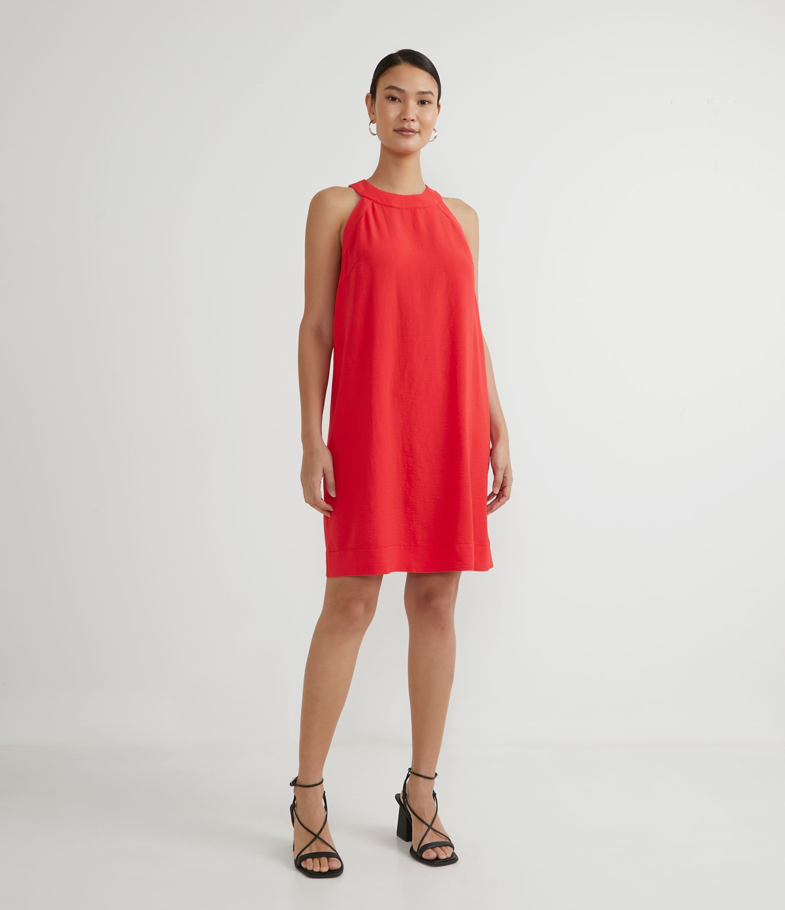 Vestido Curto com Gola Halter e Pesponto no Decote 4