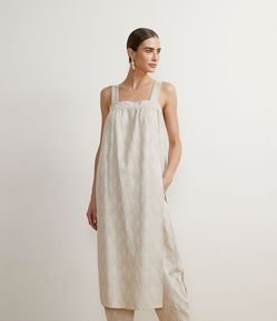 Blusa Regata Túnica em Viscolinho Bordado de Folhas e Fenda Frontal