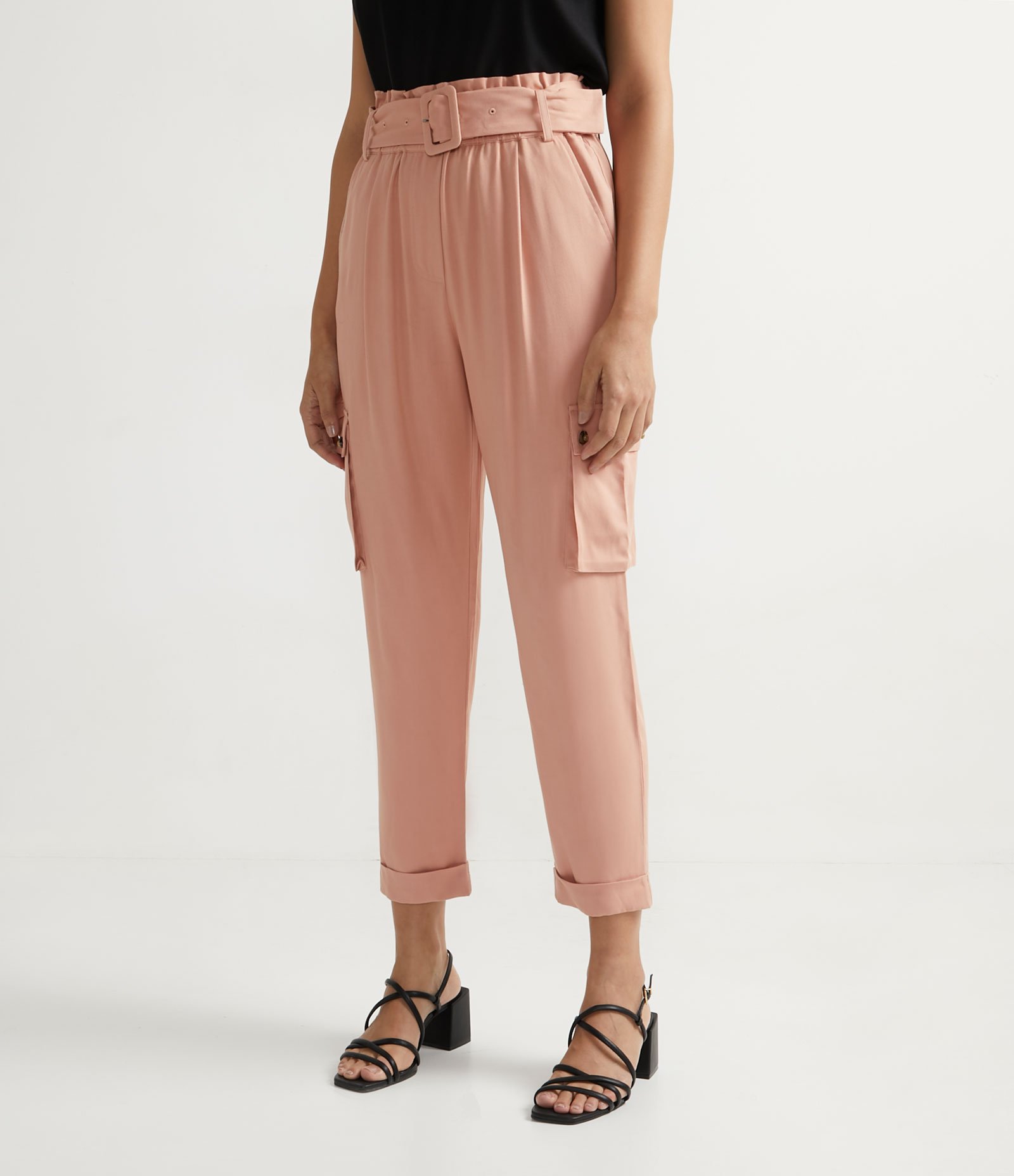 Calça Clochard em Viscose com Bolsos Cargo e Cinto Fivela Forrado Rosa 1
