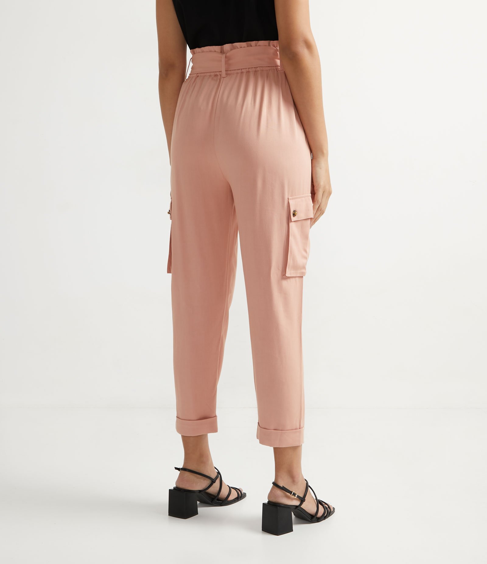 Calça Clochard em Viscose com Bolsos Cargo e Cinto Fivela Forrado Rosa 2