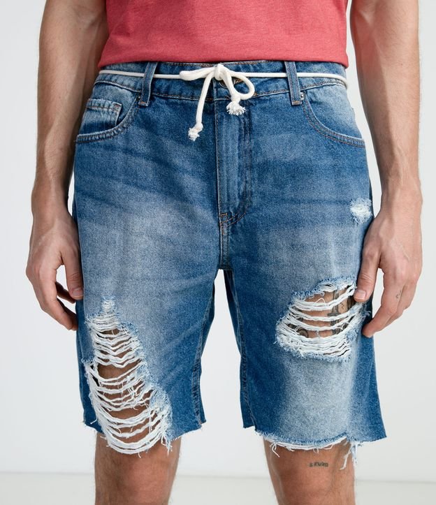 Bermuda Slim en Jeans Destroyed con Cordón Azul 1