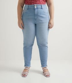 Calça Skinny Jeans com Barra Desfiada Curve & Plus Size