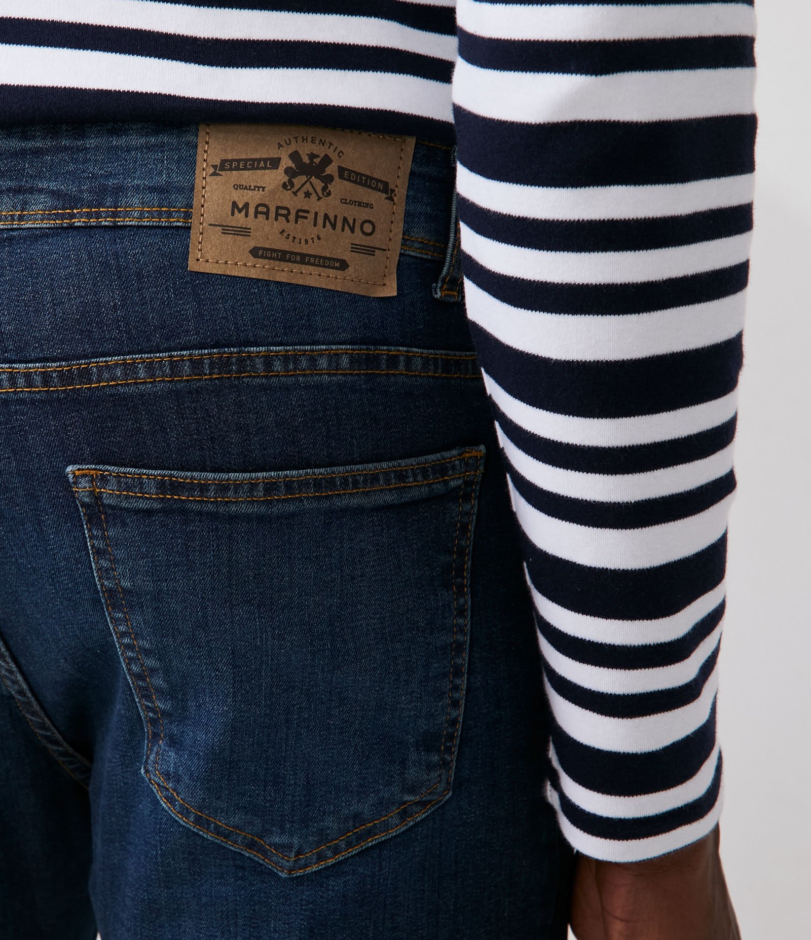 Calça Slim Jeans com Elastano e Pesponto Contrastante 5