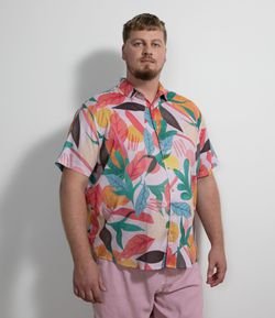Camisa de Viscose com Estampa de Folhagem Colorida - Plus Size
