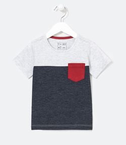 Camiseta Infantil com Recorte e Bolsinho - Tam 1 a 5 anos
