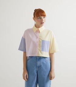 Camisa Cropped em Tricoline Listrada com Bloco de Cores