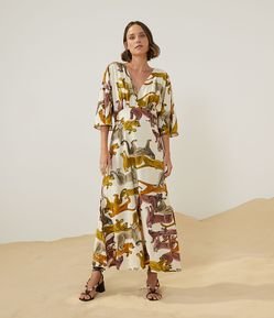 Vestido Midi em Linho com Cava Deslocada e Estampa de Pumas