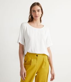 Blusa Manga Curta em Viscose com Vivo Contrastante e Barra Mullet
