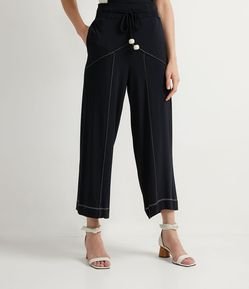 Calça Pantacourt em Moletinho com Recortes Pespontados e Cordão para Amarração