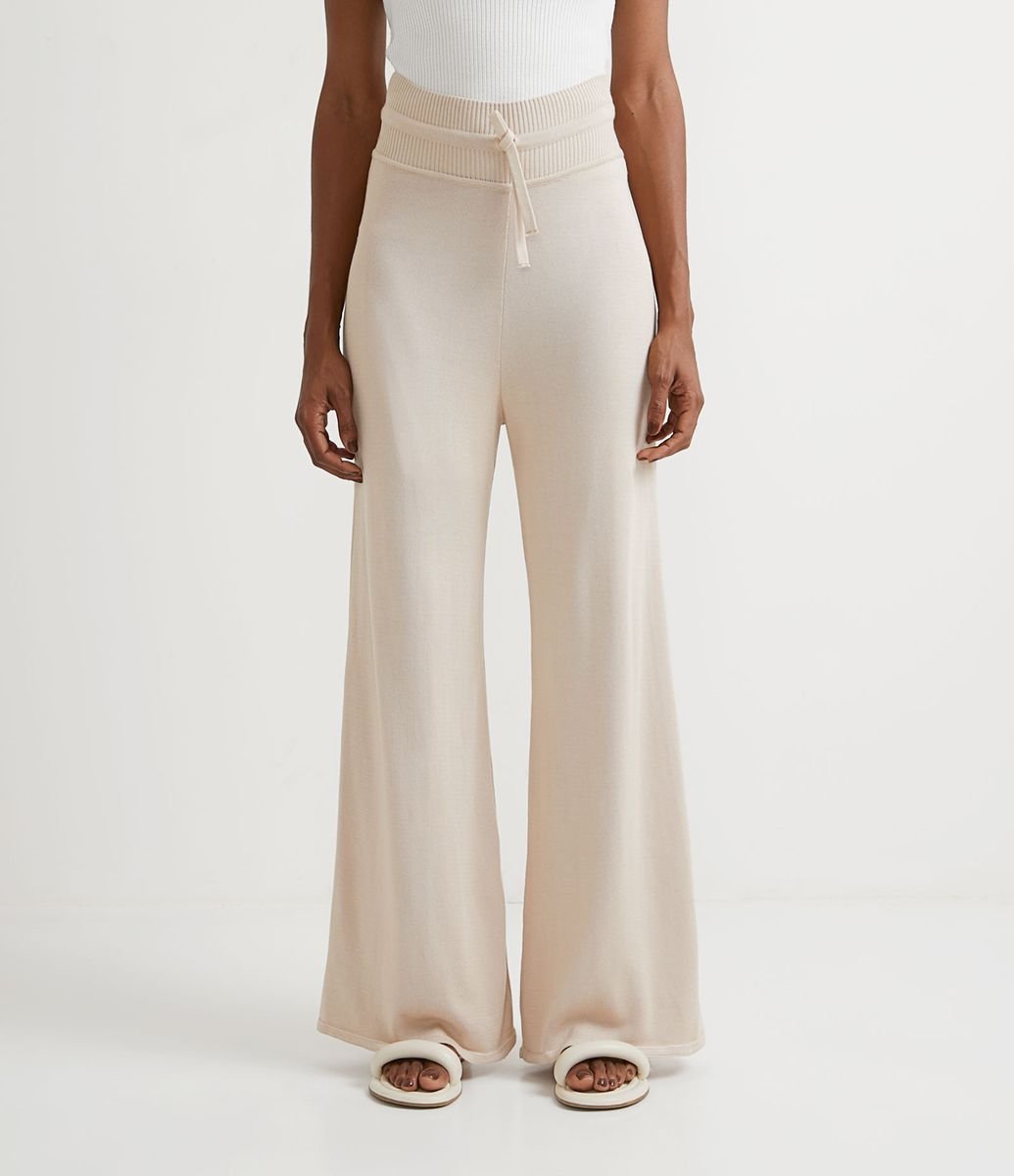 Calça Wide Leg em Tricô com Cós Diferenciado e Amarração Bege
